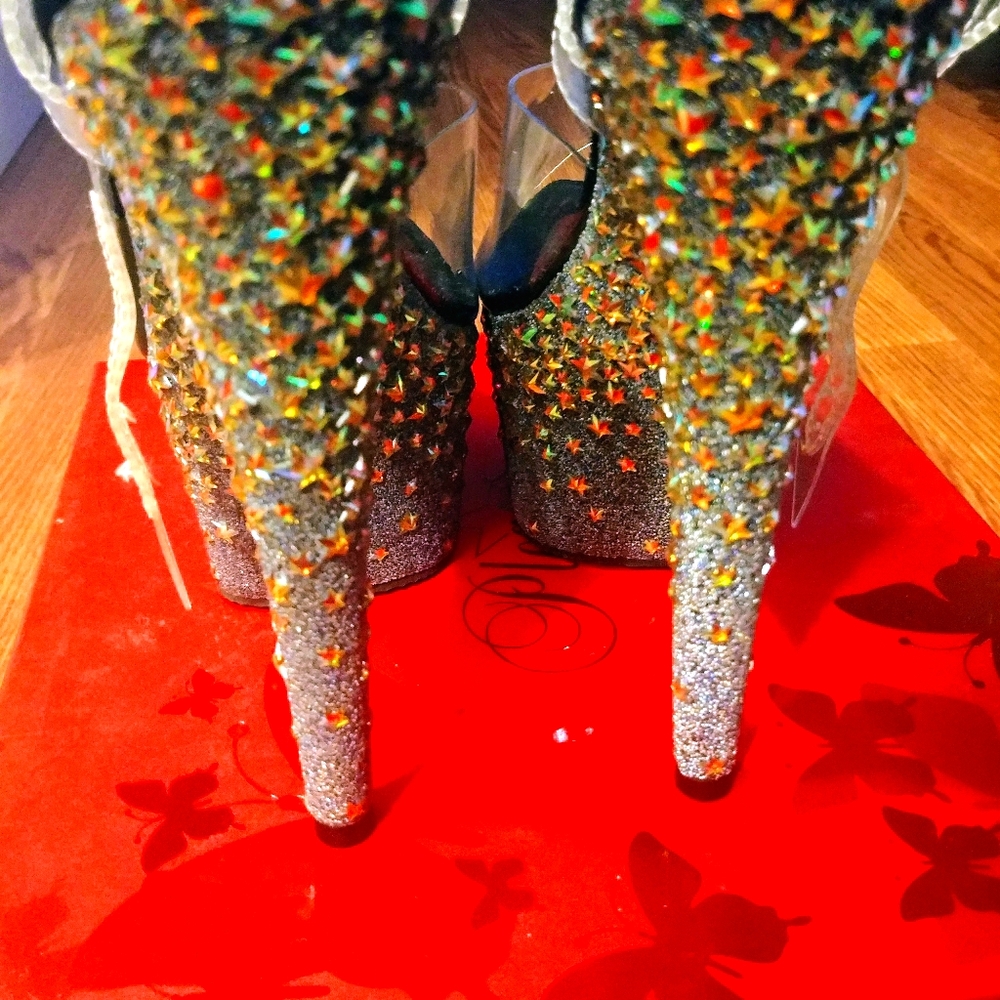 SHOES - Picture 2 of 9